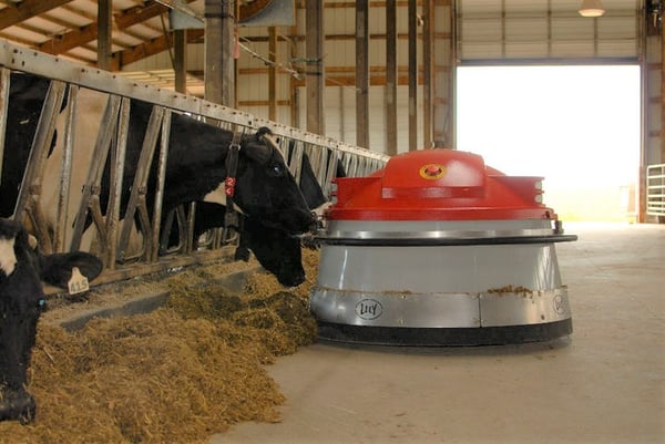 Lely Juno automatic feed pusher