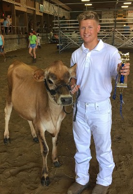 Elliott Siemen with his award winning cow.