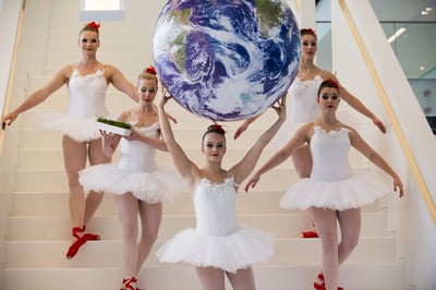 Five ballerinas posing at the Lely Campus