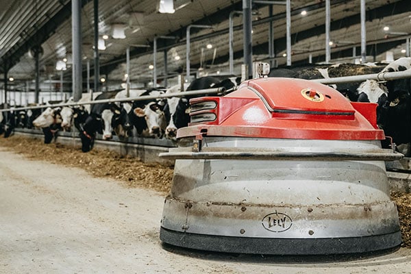 Lely Juno automatic feed pusher