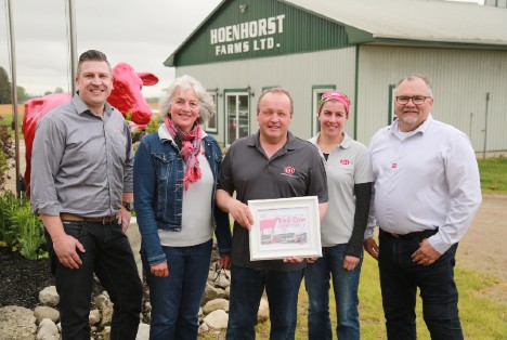 Wensink family and team members at Hoenhorst Farms, Ltd receiving red Lely cow.
