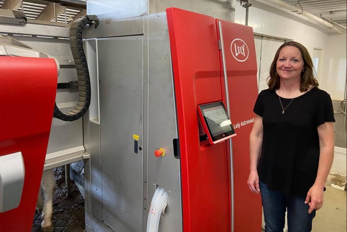 Jolene Nierling with her Lely Astronaut A5 robotic milking system