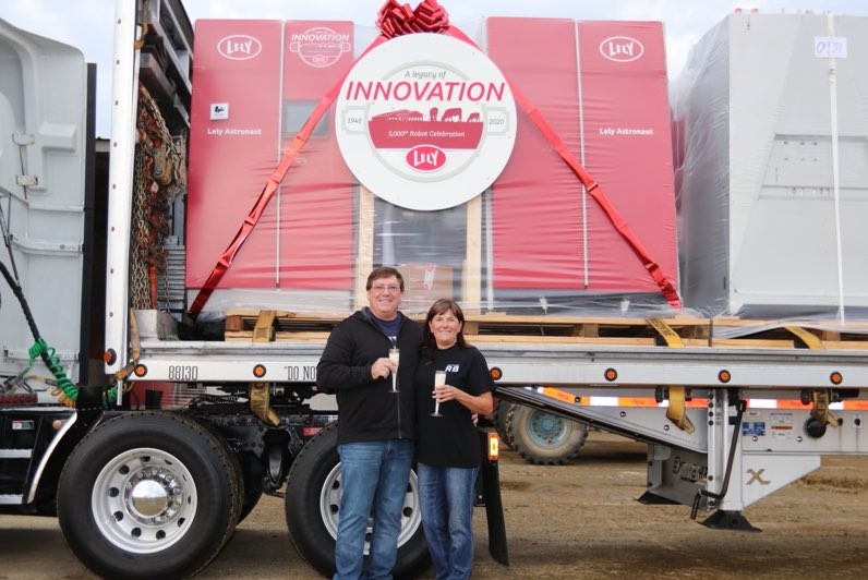 Fred Rau Dairy receives Lely North America's 5,000th Lely Astronaut